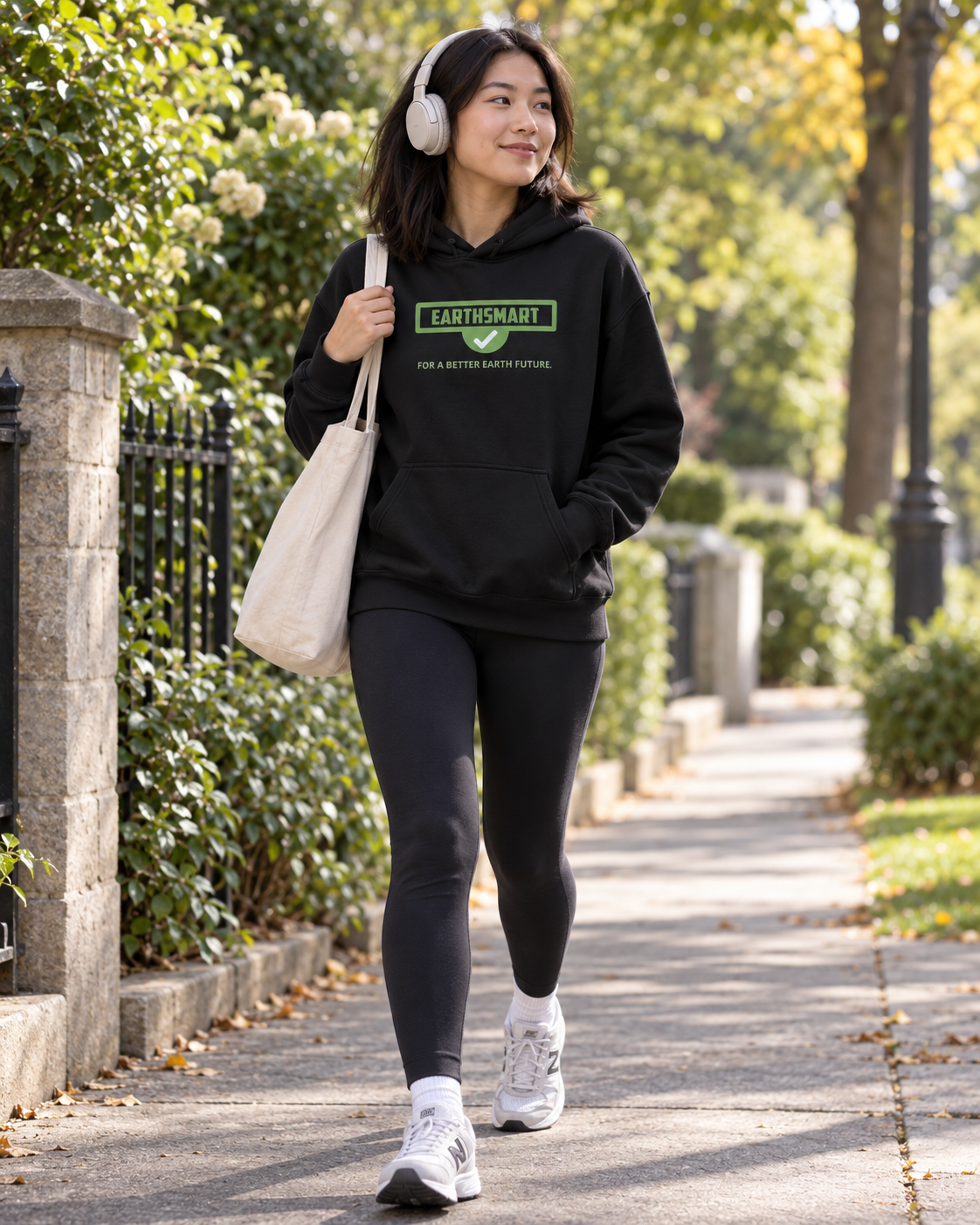 EARTHSMART HOODIE 'FOR A BETTER EARTH FUTURE' - MADE FROM 100% ORGANIC COTTON & RECYCED POLYESTER.